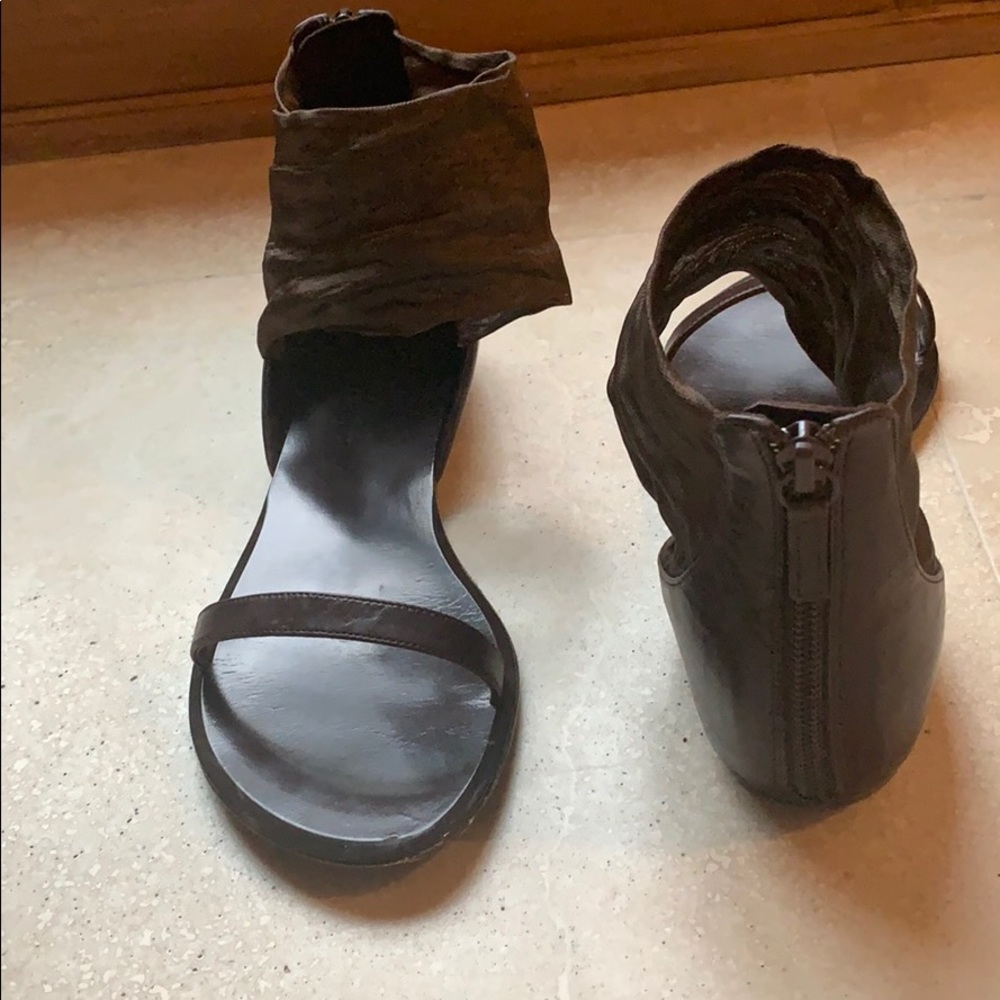 Delman Liza Coco Dk Brown  Sandal. 6 1/2 M